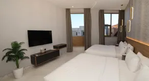 La Villa Luxury Suites - Image 5