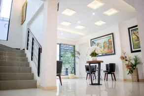 Grey House Tebet - Image 2
