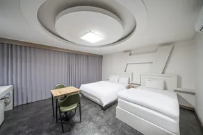 Q9 Motel Gumi - Image 5