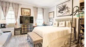 TOWNHOUSE 222 - Image 2