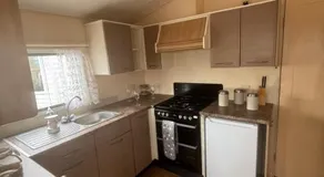 Family Caravan Clacton-on-Sea Sleeps 6 Near Beach - Image 3