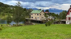 House on the lake - Image 5