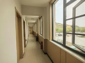 Four Seasons Hotel - Image 5