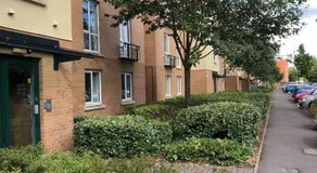 3 bedroom flat 10 mins walk to Bay and City center Free Parking - Image 4