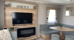 Gorgeous 2 Bed Caravan in South Cerney - Image 5
