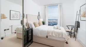 Luxurious Spacious 2Bed Suites Skyline River Views by Canary Wharf - Image 2