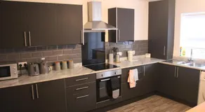 Tastefully furnished and Cosy 2-bedroom house - Image 3