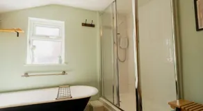 Sleeps 6 off street parking close to city - Image 5