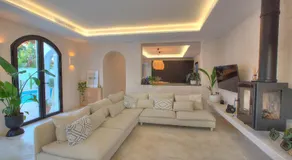 Design Villa | Sleeps 10 | 100m to Beach | Heated Pool | Underfloor heating  - Image 4