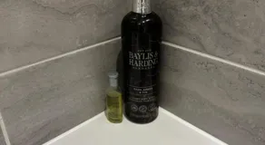 Modern Private Room and Bath in Maidenhead Near Heathrow Airport - Image 4