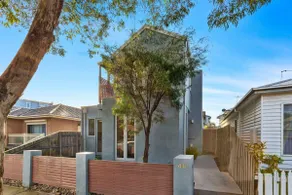 Chic 2-Bed Home By Bustling Shops - Image 5