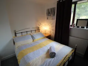 Glan y Ffordd 2 Bed House Near Cardiff by Cardiff Holiday Homes - Image 5