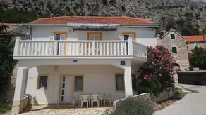 Apartamento vacacional con barbacoa y terraza | Vistas al agua - Image 5