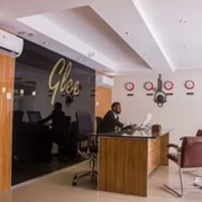 Glee Hotel - Image 5