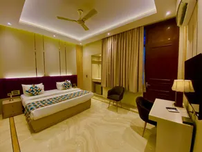 Luxury Bath Tub Bed & Breakfast in Greater Kailash - Image 5