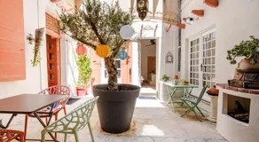 La Cour Secrète - Suite Bali - Balnéo privée - Escapade romantique à Carpentras - Image 4