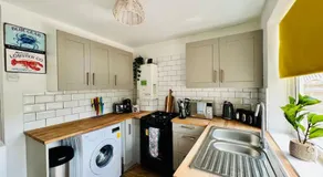 Beach Vibes in Southend-On-Sea by Artisan Stays I Free Parking - Image 2