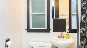 Large funky 2 or 3 bedroom unit in prime location - Image 3