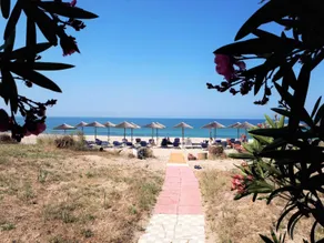 Golden Beach Hotel - Image 3