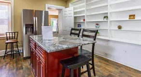 Ground-Level 2B2B Apt in Bryn Mawr w Parking - Image 3
