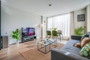 Stylish Designer Retreat  Prime Central London - Image 2