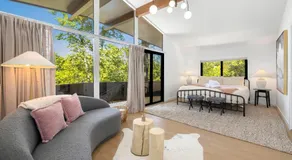 Lucille-5 Min to DT & UofA-Serene Nature Views - Image 2