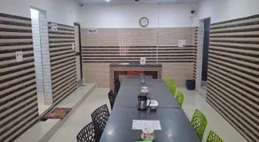 Budget Hotel - Image 3