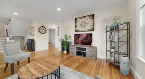 5BR 2BH Bright & Spacious Apt in Brighton - Image 3