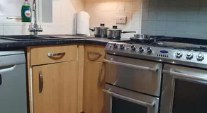 Ideally located contemporary 3 bed spacious house - Image 5