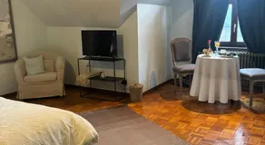 Sophia Rooms 14 - Image 5