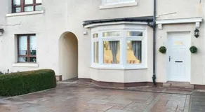 Glasgow Comfortable and Modern 3 Bedroom Mid Terraced Villa - Image 4