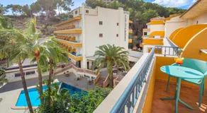 FLOR los Almendros Hotel - Image 2