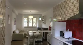Chalet de dos plantas independientes con aparcamiento y jardin privado - Image 3