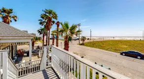 Craftsman on Seawall - Image 4