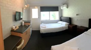 Bateau Bay Hotel - Image 2