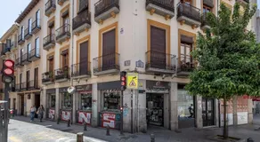CH Elvira Luxury Apartment - Image 5
