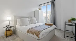 Luxury Apartment Near City Airport - with gym and free parking Sleeps 8 - Image 2