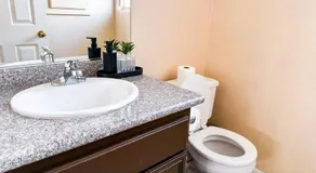 Spacious 4BR Fam Retreat King Bed WIFI And Parking - Image 4