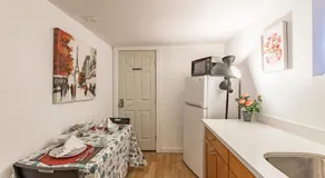 Seattle Urban Village- Unit B- Lago Vista- Lake Union- Sleeps 6 - Image 5