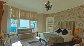 Monties Guest House - Adults ONLY - Image 2
