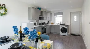 4BR New Build - Near Ferry Port - Great for Groups - Image 3