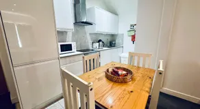 Stylish 1 Bedroom Flat in the Heart of Staines - Image 3
