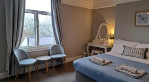 Llandudno apartment, quirky pub with tropical beer garden - Image 2