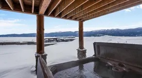 Kings Cabin: Stunning 3-bedroom retreat on Hebgen Lake, 16 mins from Yellowstone. - Image 3