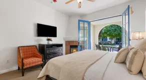 Deluxe King Casita Condo with Access to Outdoor Resort-Style Pool condo - Image 2