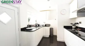 "Honeysuckle House Chester" by Greenstay Serviced Accommodation - Large 3 Bed House, Sleeps 6, Perfect For Contractors, Business Travellers, Families & Groups - Image 3