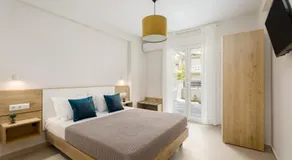 V Luxury Apartments with Pool - Image 2