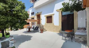 Orange Garden Loft - Image 5