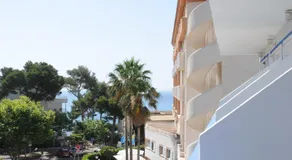 Mini Golf Apartments - Image 3
