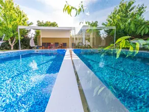 Villa Field Hill with Swimming Pool and Tennis Court - Image 2